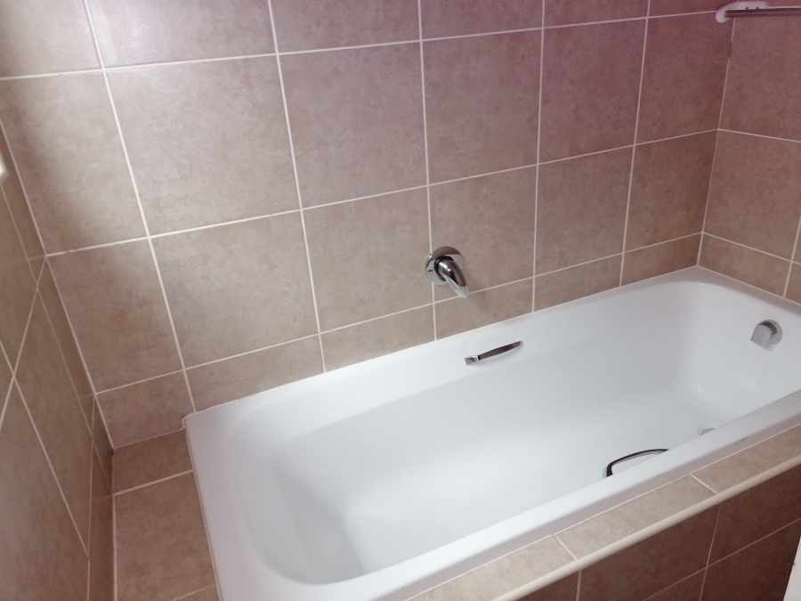 To Let 2 Bedroom Property for Rent in Protea Heights Western Cape